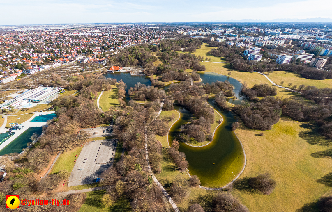 20.02.2023 -  Ostparksee und Schule am Strehleranger mit Umgebung in Neuperlach